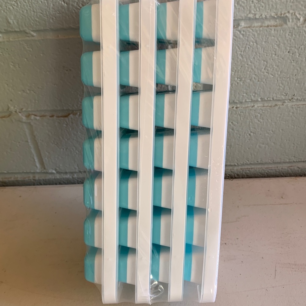 NEW ice cube trays (Set of 4) with lids!